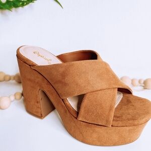 Qupid Brown Platform Sandals